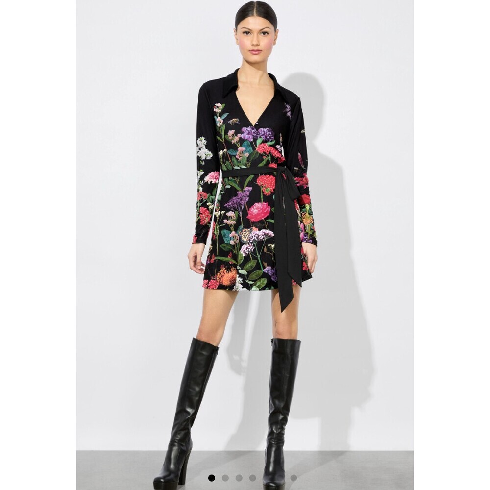 Alice + Olivia NWT Millicent Mini Dress in Secret Garden Size 4 Wrap Dress
